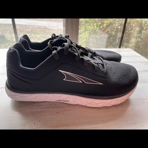 Altra Escalante 2 Women’s Running Shoe - Size 9